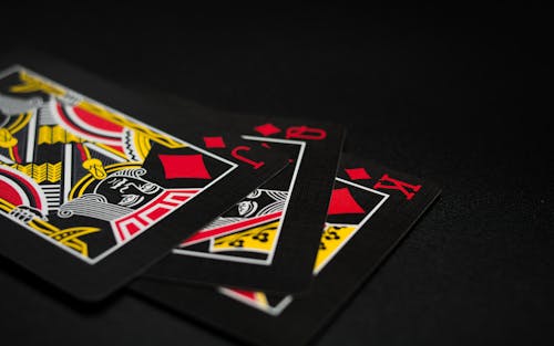 Ray Nettipokeri Facebook: Nettipokerin Pelaaminen Ja Yhteisöt Suomessa